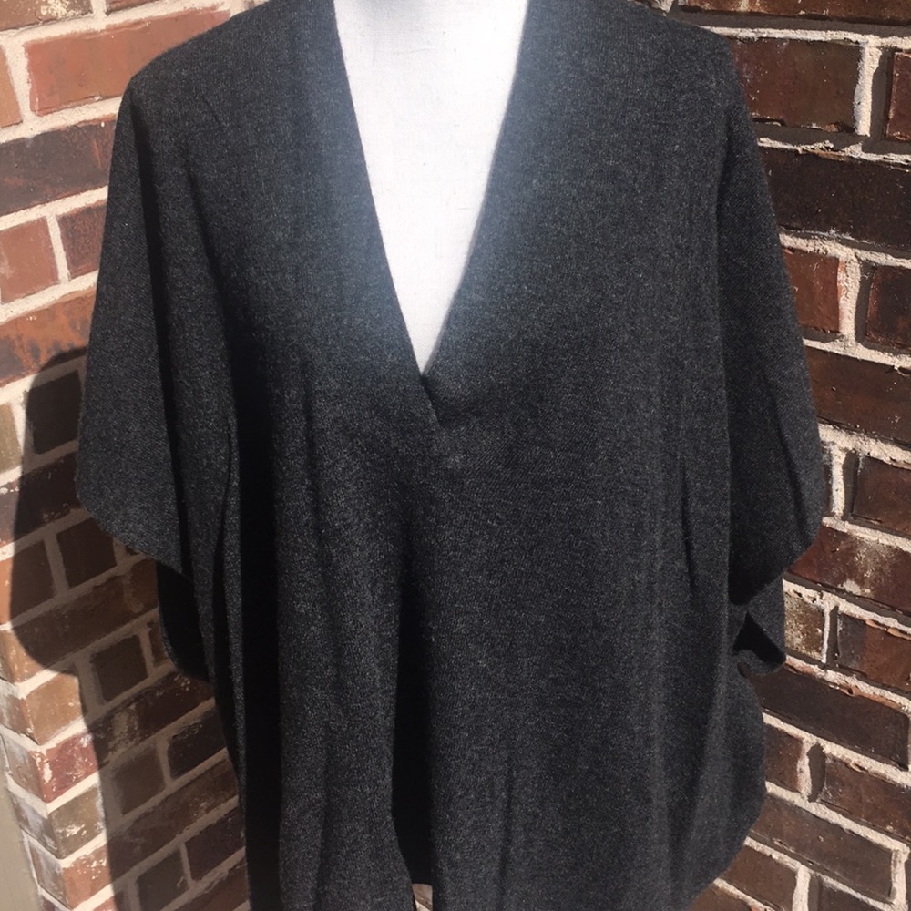 Super cute oversized Vince sweater size XS